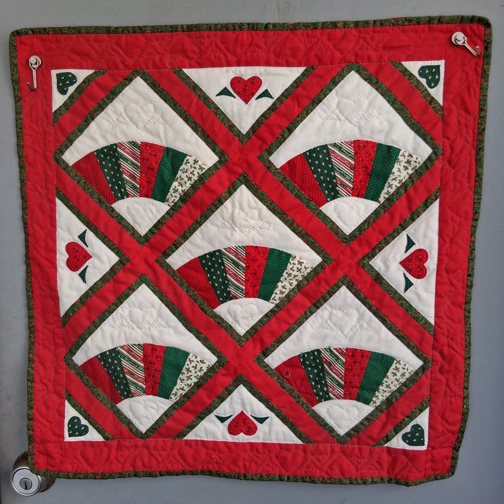 Handmade Christmas Wall Hanging Quilt Heart Fan Patchwork Red Green 24x24